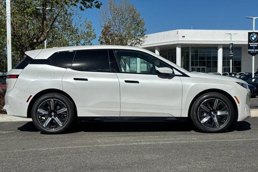 Mineral White Metallic 2026 BMW iX xDrive45