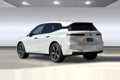 Mineral White Metallic 2026 BMW iX xDrive45