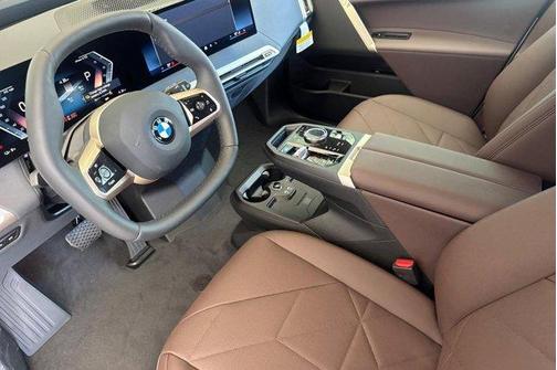 Mineral White Metallic 2026 BMW iX xDrive45