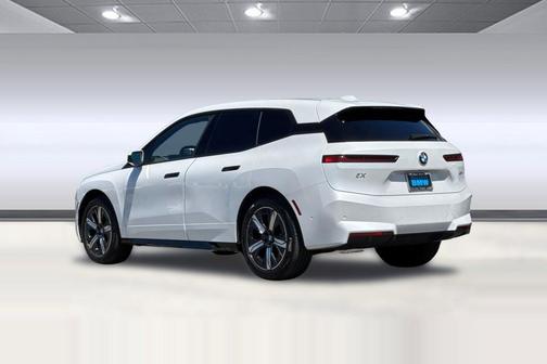 Mineral White Metallic 2026 BMW iX xDrive45