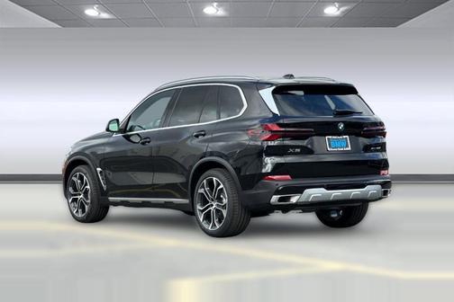 Black Sapphire Metallic 2026 BMW X5 xDrive40i