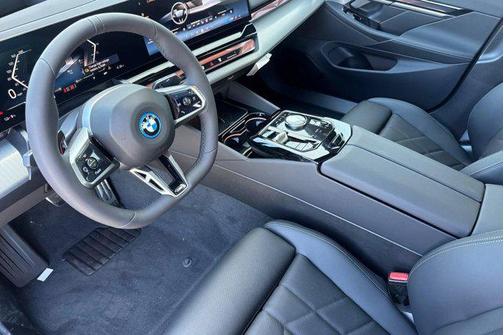 Black Sapphire Metallic 2026 BMW i5 eDrive40