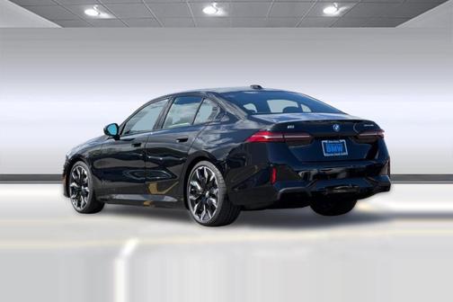 Black Sapphire Metallic 2026 BMW i5 eDrive40