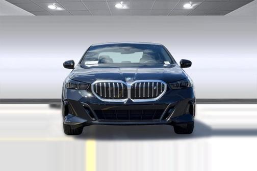 Black Sapphire Metallic 2026 BMW i5 eDrive40