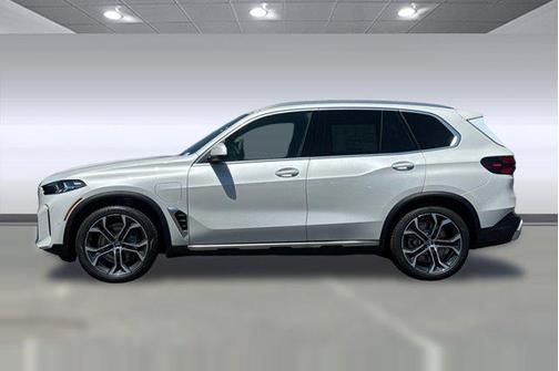 Mineral White Metallic 2026 BMW X5 PHEV xDrive50e