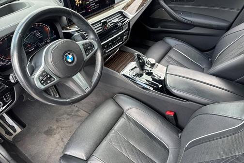 Carbon Black Metallic 2023 BMW 540 i