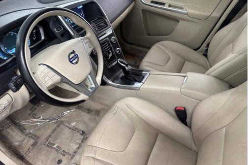 Savile Gray Metallic 2015 Volvo XC60 T6 Platinum