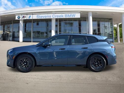 2026 BMW iX xDrive60