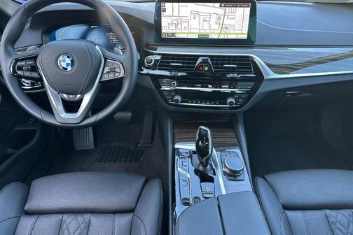 2022 BMW 530e Base