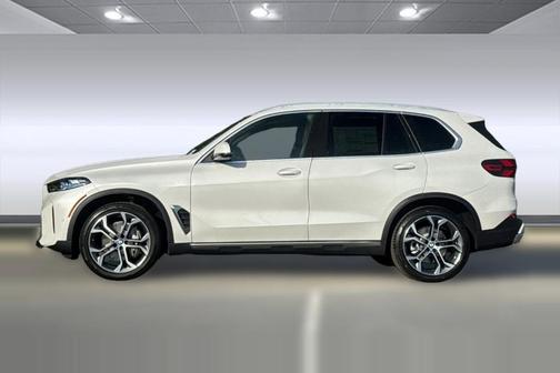 Mineral White Metallic 2026 BMW X5 xDrive40i