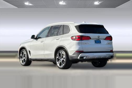 Mineral White Metallic 2026 BMW X5 xDrive40i