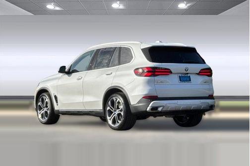Mineral White Metallic 2026 BMW X5 xDrive40i