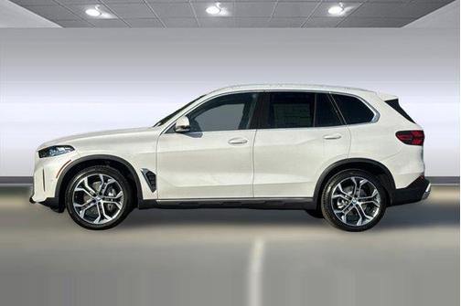 Mineral White Metallic 2026 BMW X5 xDrive40i