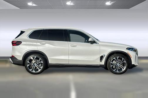 Mineral White Metallic 2026 BMW X5 xDrive40i