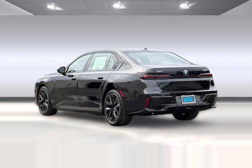 2026 BMW 750e i xDrive