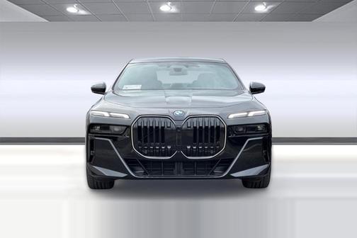 2026 BMW 750e i xDrive