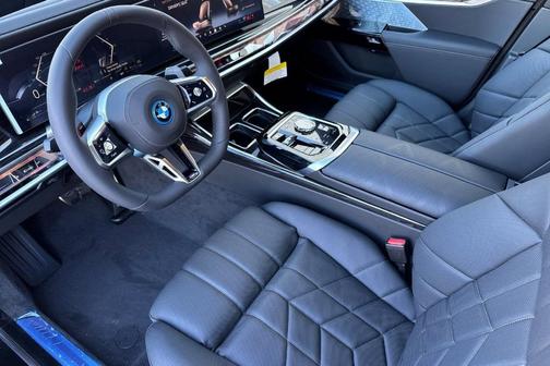 Black Sapphire Metallic 2026 BMW 750e i xDrive