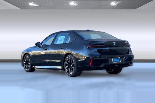 2026 BMW 750e i xDrive