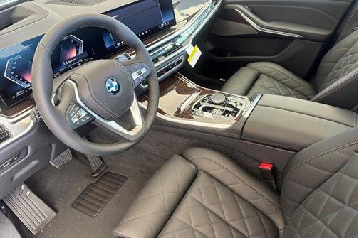 Black Sapphire Metallic 2026 BMW X5 PHEV xDrive50e