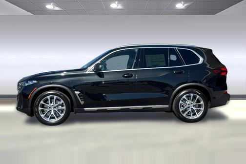 Black Sapphire Metallic 2026 BMW X5 PHEV xDrive50e