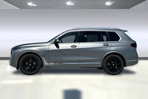 Skyscraper Grey Metallic 2027 BMW X7 xDrive40i