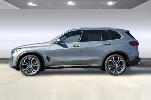 Skyscraper Grey Metallic 2026 BMW X5 xDrive40i