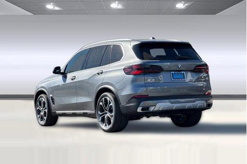 Skyscraper Grey Metallic 2026 BMW X5 xDrive40i