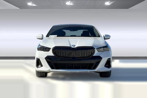 Alpine White 2026 BMW 550e xDrive