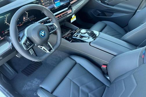 Alpine White 2026 BMW 550e xDrive