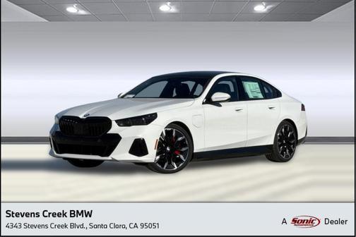 Alpine White 2026 BMW 550e xDrive