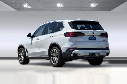 Mineral White Metallic 2026 BMW X5 xDrive40i
