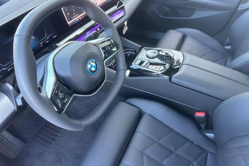 2025 BMW i5 eDrive40