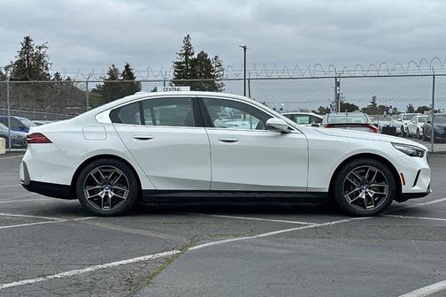 2025 BMW i5 eDrive40