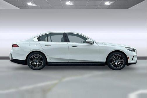 2025 BMW i5 eDrive40