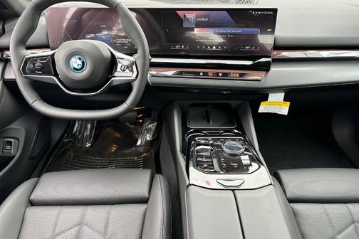 2025 BMW i5 eDrive40