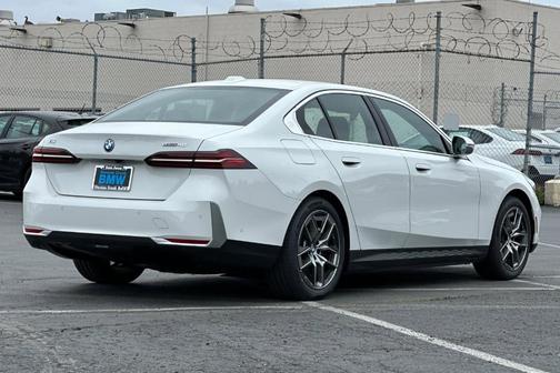 2025 BMW i5 eDrive40