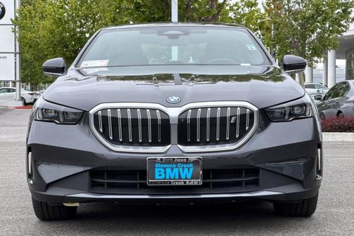 Gray 2024 BMW i5 eDrive40