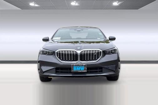 Gray 2024 BMW i5 eDrive40