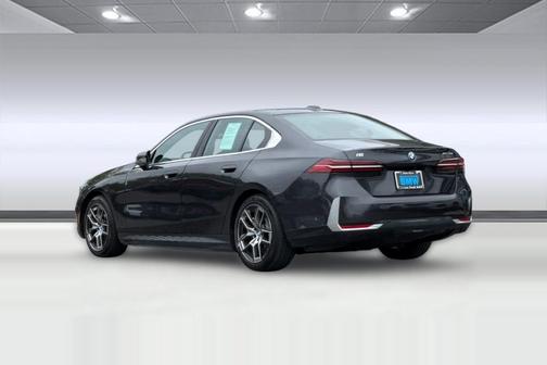 Gray 2024 BMW i5 eDrive40