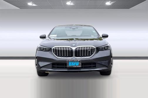 Gray 2024 BMW i5 eDrive40
