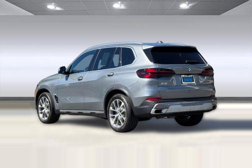 Skyscraper Grey Metallic 2026 BMW X5 xDrive40i