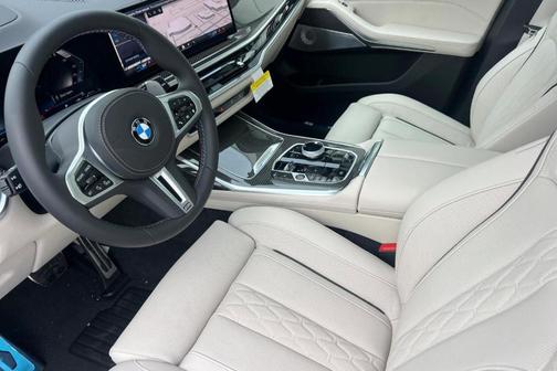 Carbon Black Metallic 2026 BMW X7 M60i