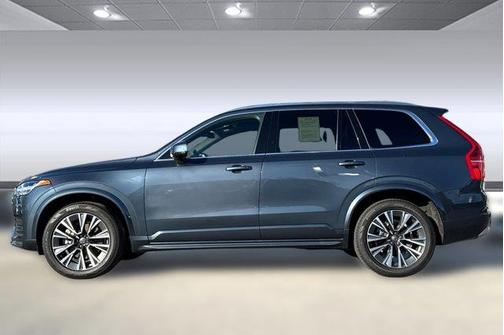 2022 Volvo XC90 T6 Momentum
