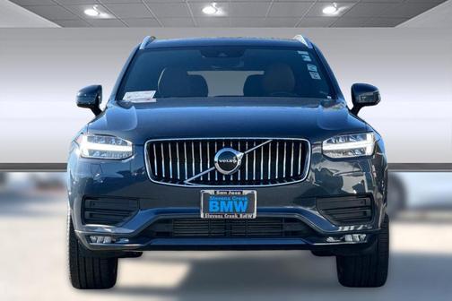 2022 Volvo XC90 T6 Momentum