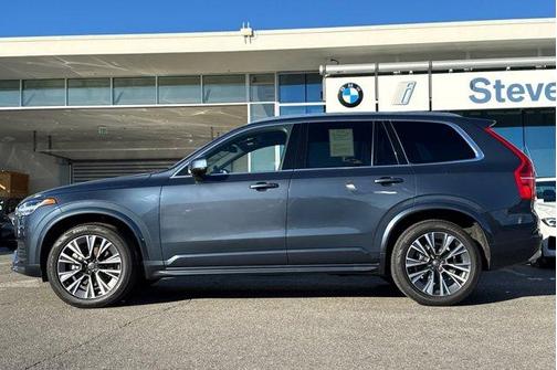 2022 Volvo XC90 T6 Momentum