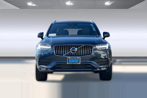 2022 Volvo XC90 T6 Momentum