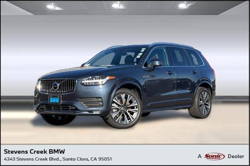2022 Volvo XC90 T6 Momentum