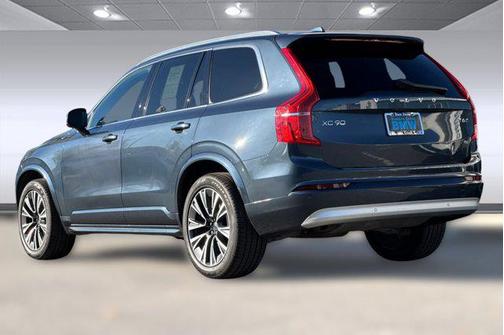 2022 Volvo XC90 T6 Momentum