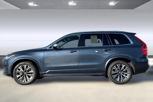 2022 Volvo XC90 T6 Momentum