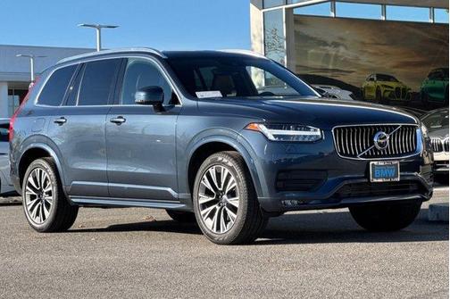 2022 Volvo XC90 T6 Momentum